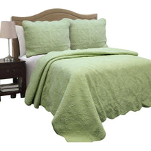 Load image into Gallery viewer, Full Queen Green Cotton Quilt Bedspread with Scalloped Borders
