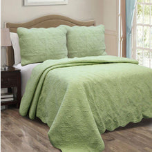 Load image into Gallery viewer, Full Queen Green Cotton Quilt Bedspread with Scalloped Borders
