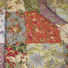 Load image into Gallery viewer, Full / Queen size 100% Cotton Floral Paisley Reversible Quilt Set
