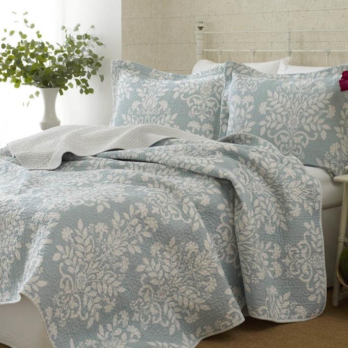 100% Cotton King size 3-Piece Coverlet Quilt Set in Blue White Floral Pattern